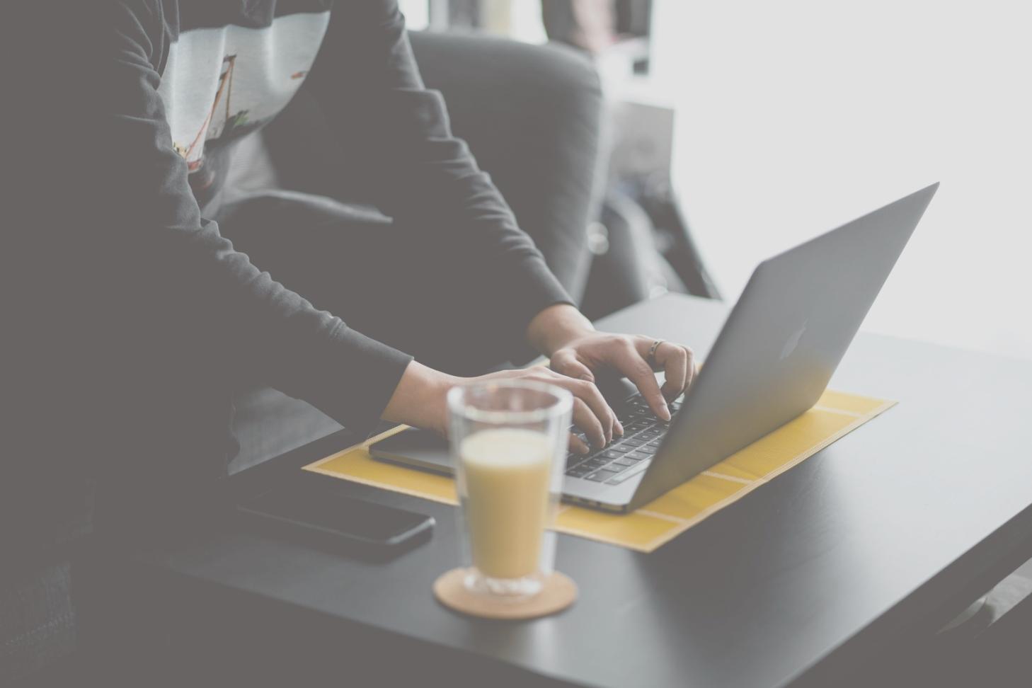 Analyse de données financières et documents de planification stratégique